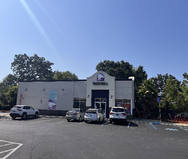 Taco Bell pad building